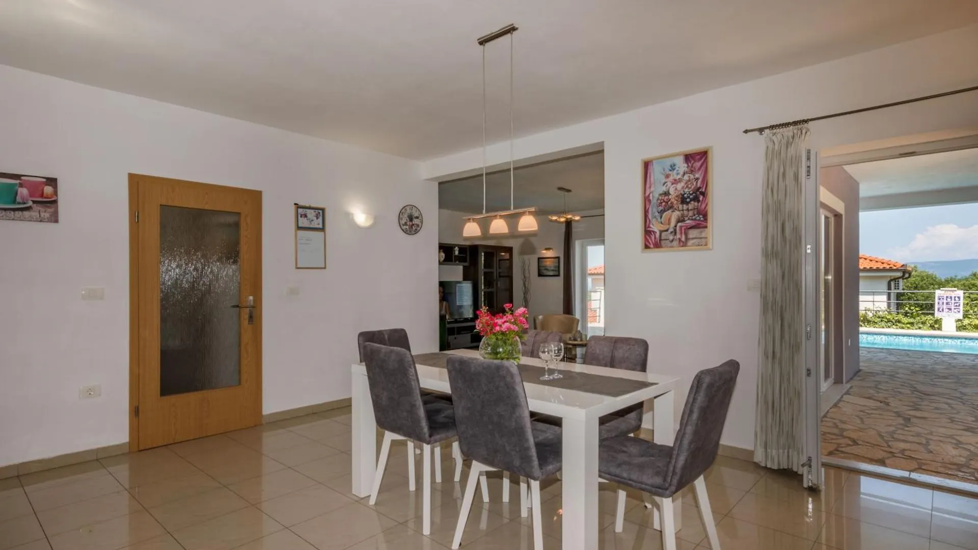 Dom wakacyjny Villa Sandra, A Beautiful Villa With Sea View And A Pool Drenje